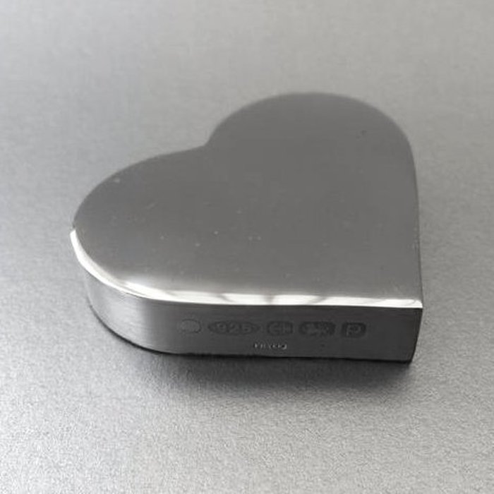 Heart paperweight